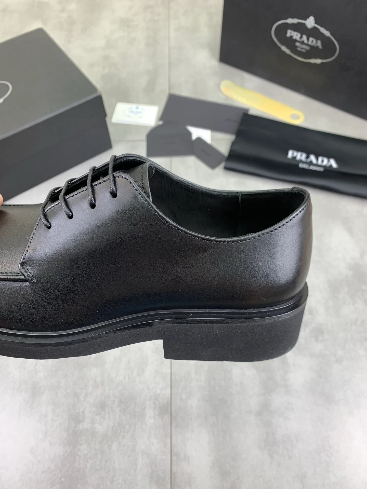 Factory price P840 💰Original quality, top version🔱 ＰＲＡＤＡPrada. Men's business casual leather shoes, top quality cow leather. 1:1 shipment ⬆️Luxurious and noble, all made of imported original first-layer fine suede cowhide, just to create a more comfortable wearing experience. Upper: original comfortable open-edge bead-rubbed calfskin ➕Top imported water-dyed full cow lining, original high-end lightweight and comfortable TPU combination bottom ✔️Code number: 39-44 (38 45 Can be customized)